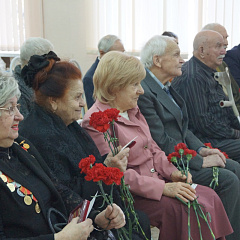 Поздравили ветеранов с заслуженными медалями