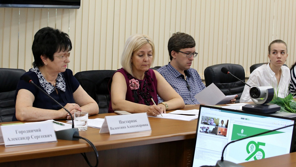 Вуз не только учит, но и воспитывает 