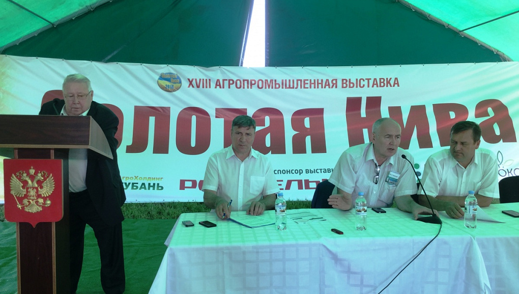 Мехфак на агропромышленной выставке