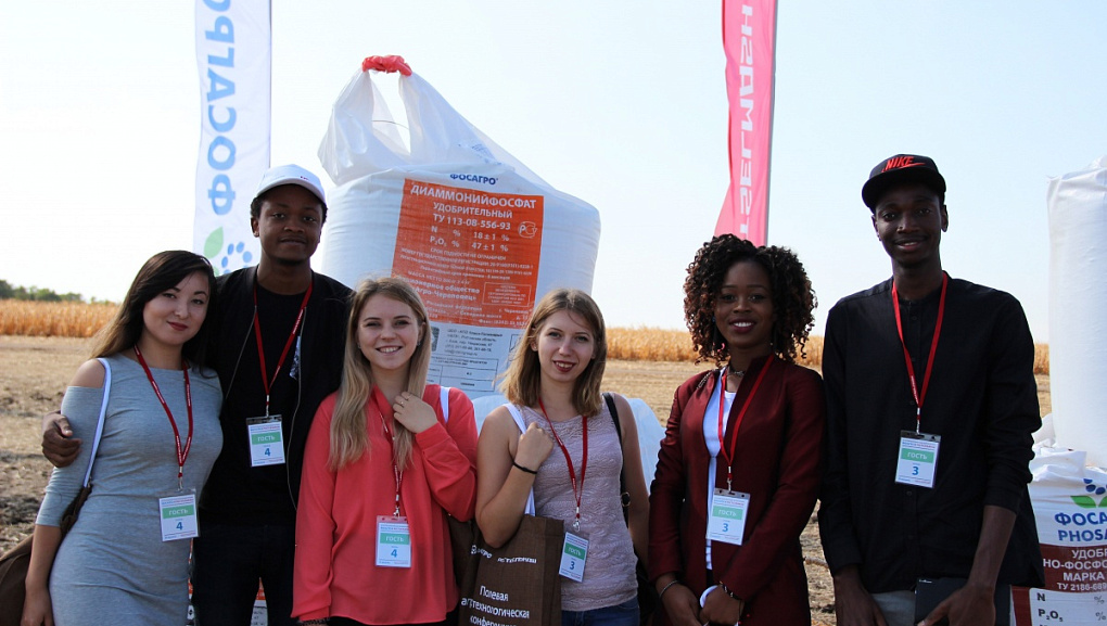 Students of the Faculty of Agrochemistry took part in the field agrotechnological conference