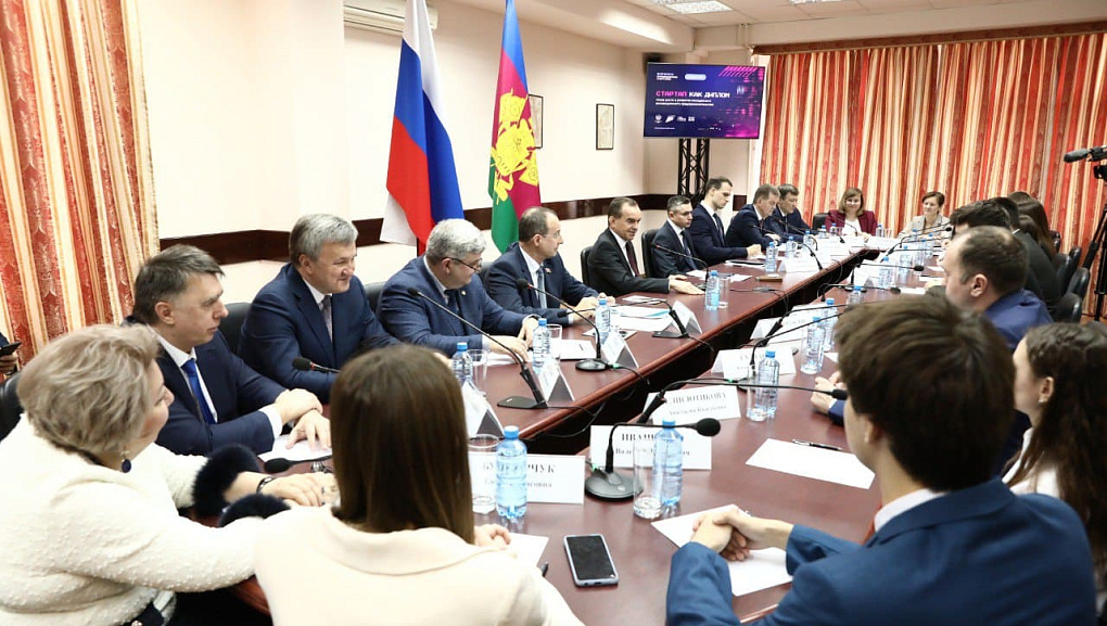 Студенты КубГАУ за круглым столом с губернатором Кубани