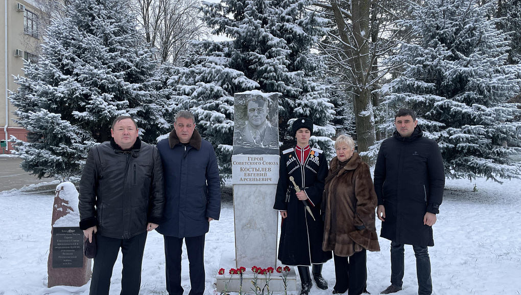 Помним Героя