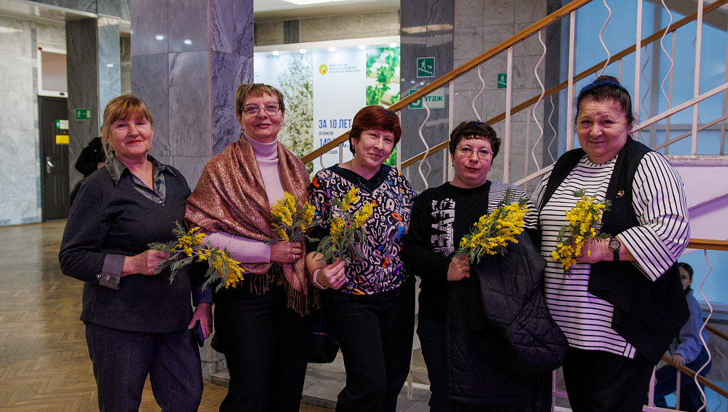 В КубГАУ поздравили женщин с Международным женским днём