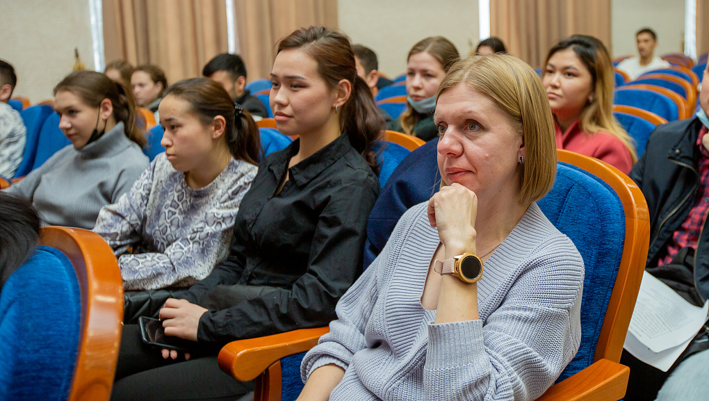 Иностранных студентов ознакомили с законодательными нововведениями