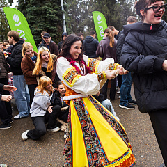 Пахнет солнцем и блинами – нынче Масленица с нами!