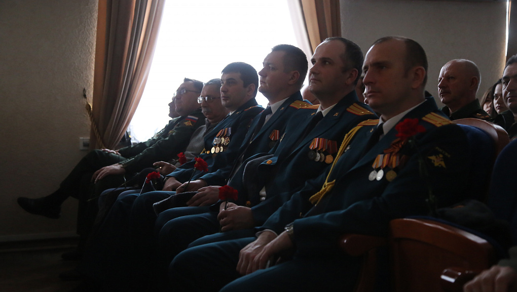 Поздравили защитников Отечества