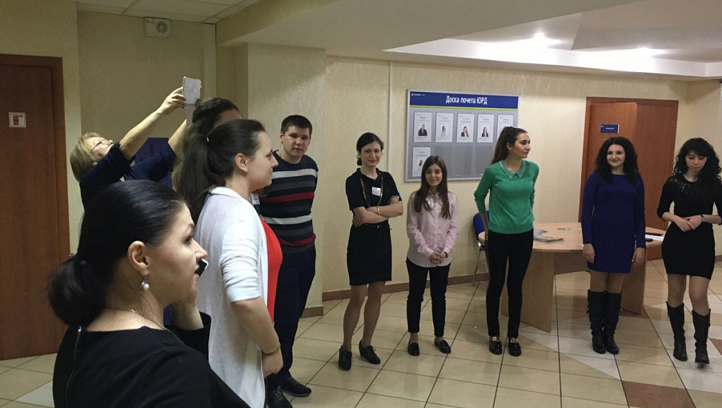 Сотрудником будешь?