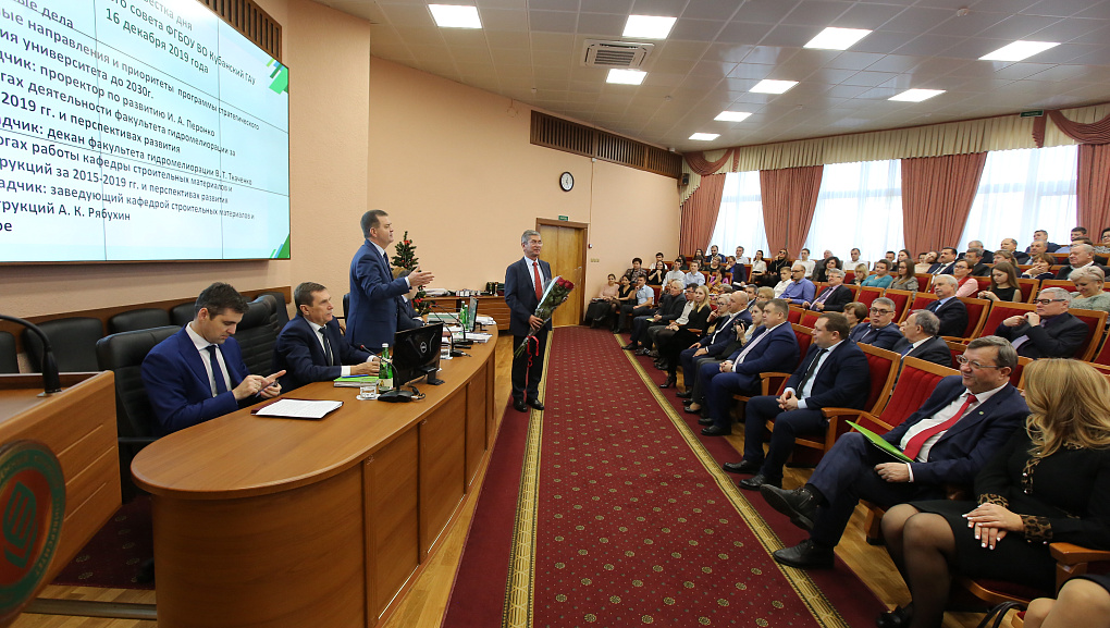 Наградили выдающихся