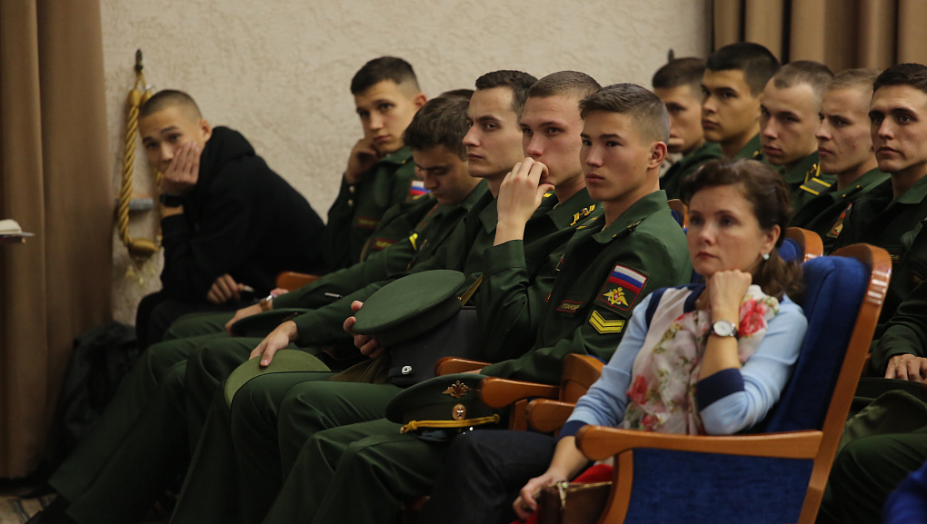 Человеку требуется быть человеком