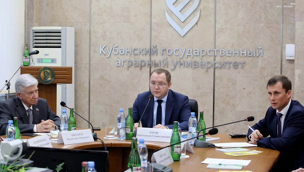 Сельской молодежи везде у нас дорога