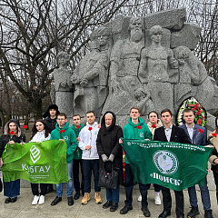 Торжественное возложение цветов к памятнику жертвам фашистского террора