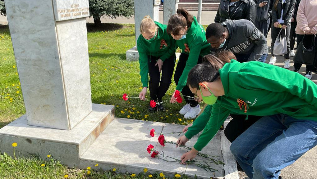 Признательность Герою