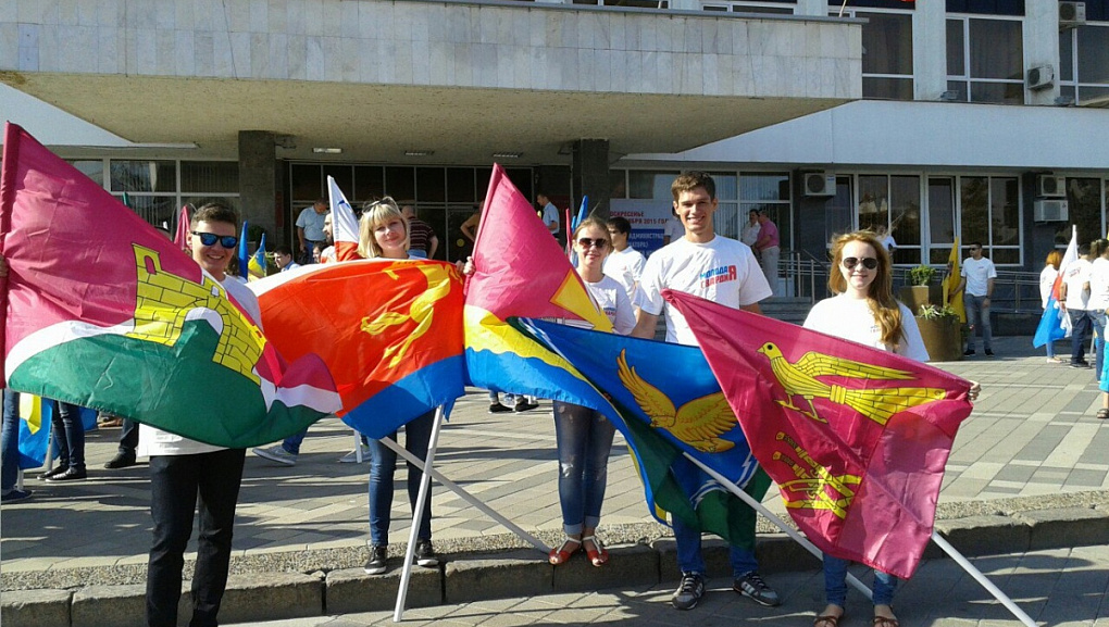 Волонтеры нашего вуза помогли проведению Дня флага