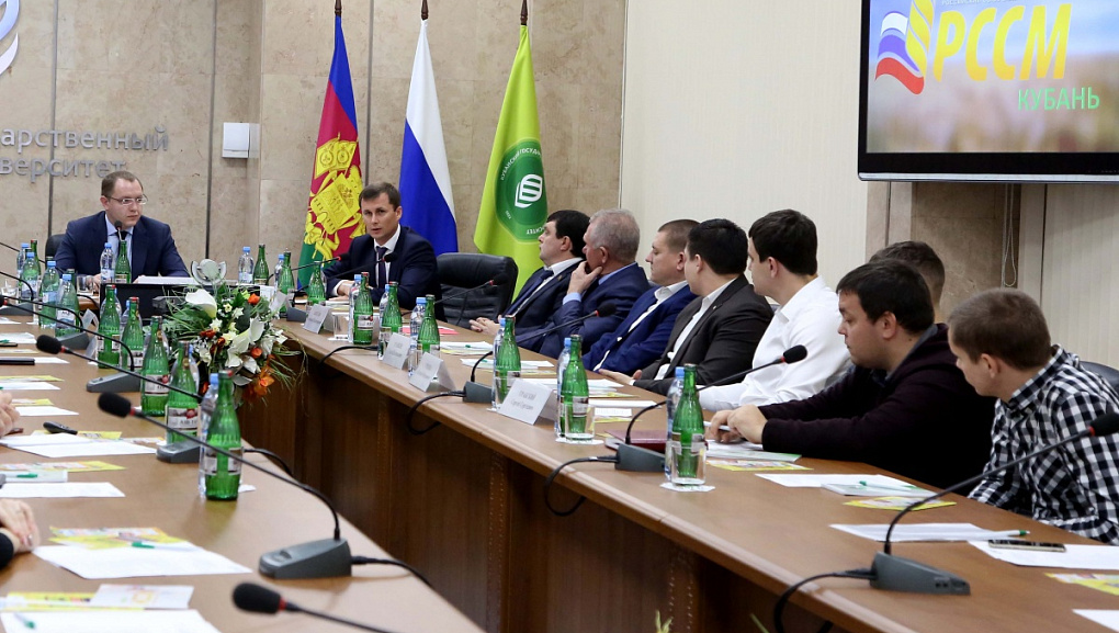 Сельской молодежи везде у нас дорога