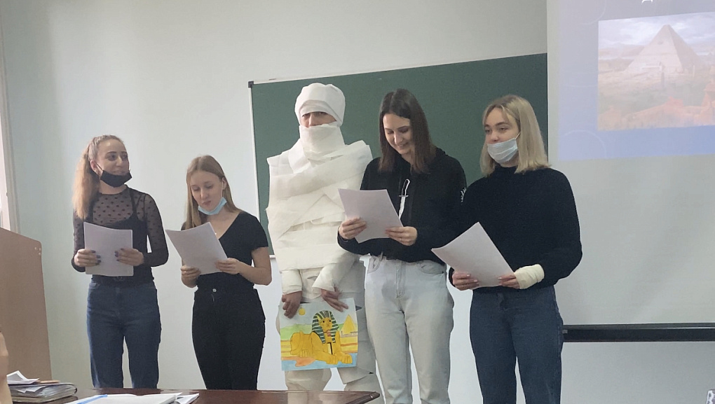 Студенты учетно-финансового факультета погрузились в учет Древнего мира  