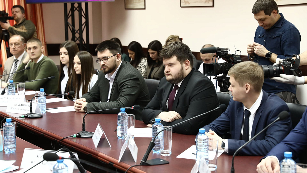 Студенты КубГАУ за круглым столом с губернатором Кубани