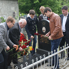 Дань памяти герою
