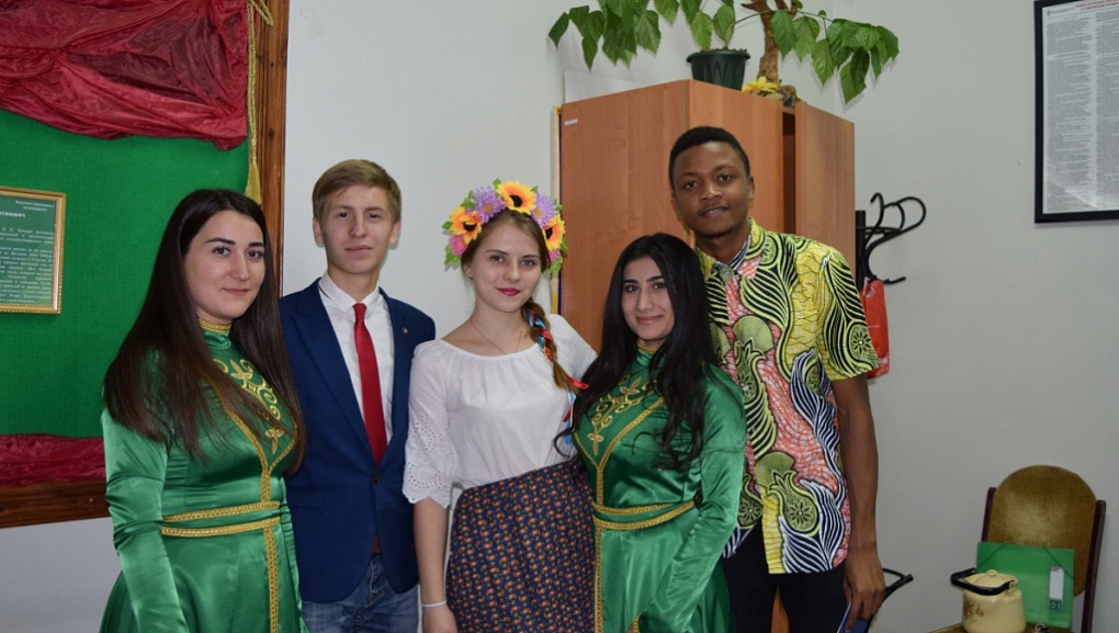 Страны мира под одной крышей