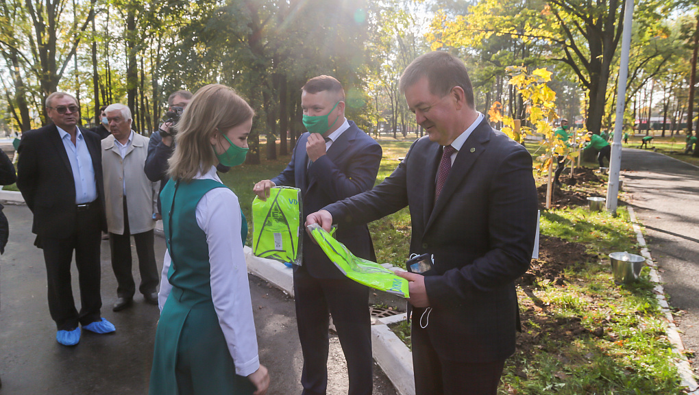 Высадили «Аллею землеустроителей»