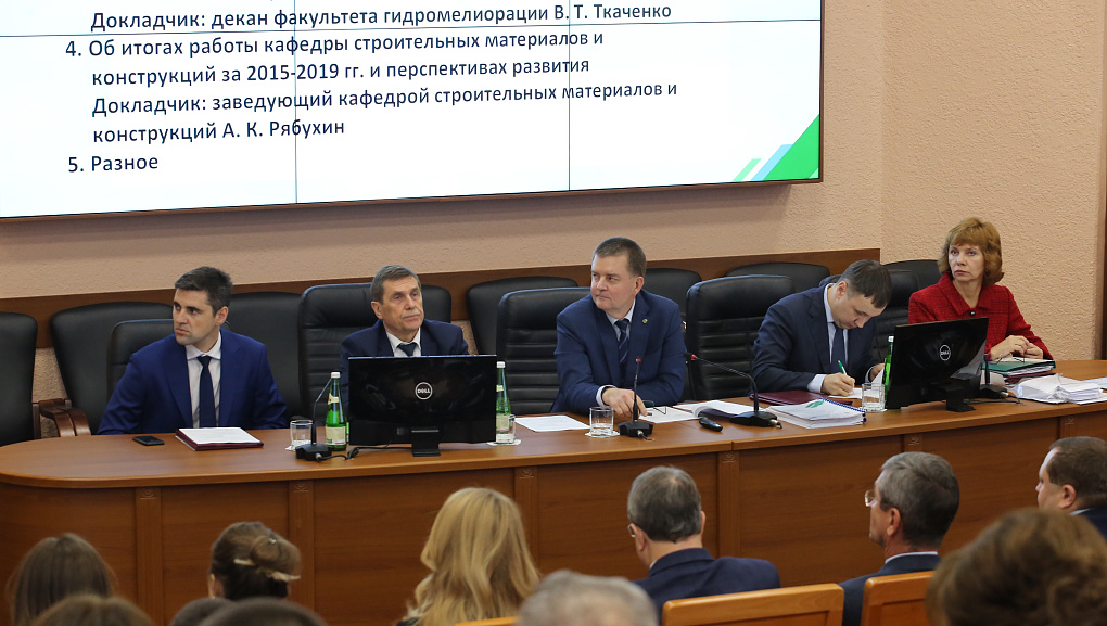 Наградили выдающихся