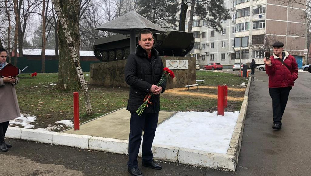Торжественная церемония возложения цветов