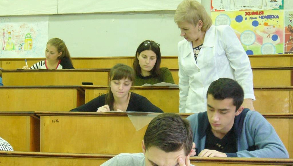 Первокурсники биологических факультетов сразились на олимпиаде по химии