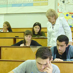 Первокурсники биологических факультетов сразились на олимпиаде по химии