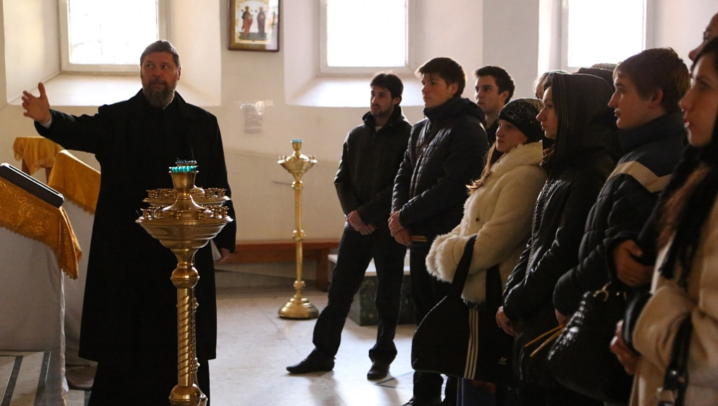 Студенты нашего вуза посетили храм Рождества Христова 