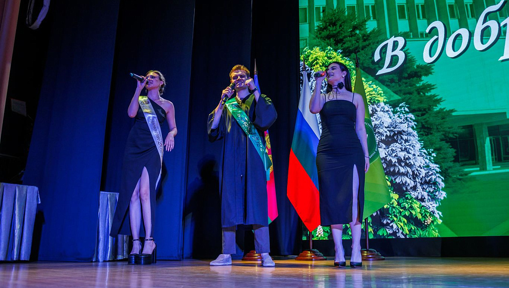 В добрый путь, выпускники!