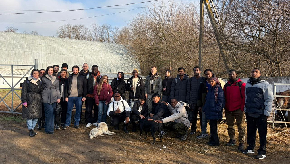 Путешествие иностранцев в конноспортивный клуб