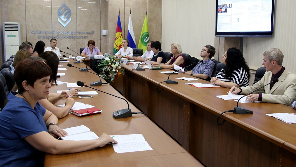 Вуз не только учит, но и воспитывает 