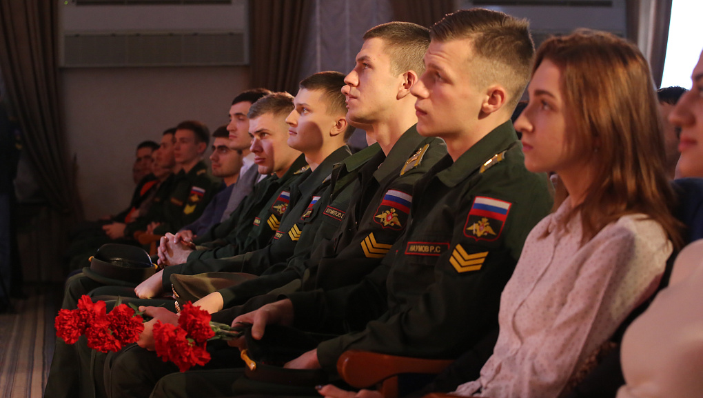 Поздравили защитников Отечества