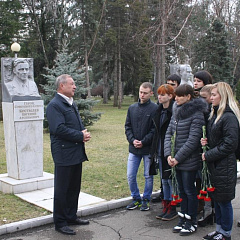 Дань памяти герою