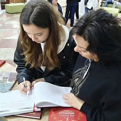 В КубГАУ проводится выставка-беседа «Они среди нас»