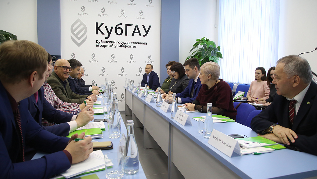 Strengthening Ties with Foreign Colleagues