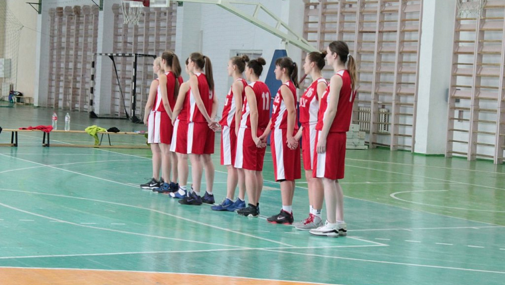 Дома и стены помогают