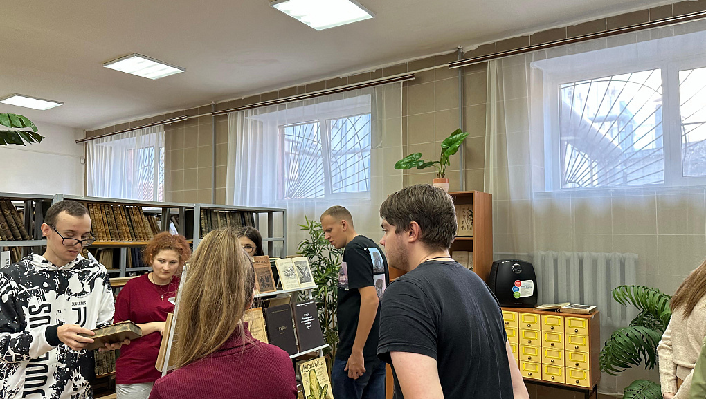 В редком фонде книг