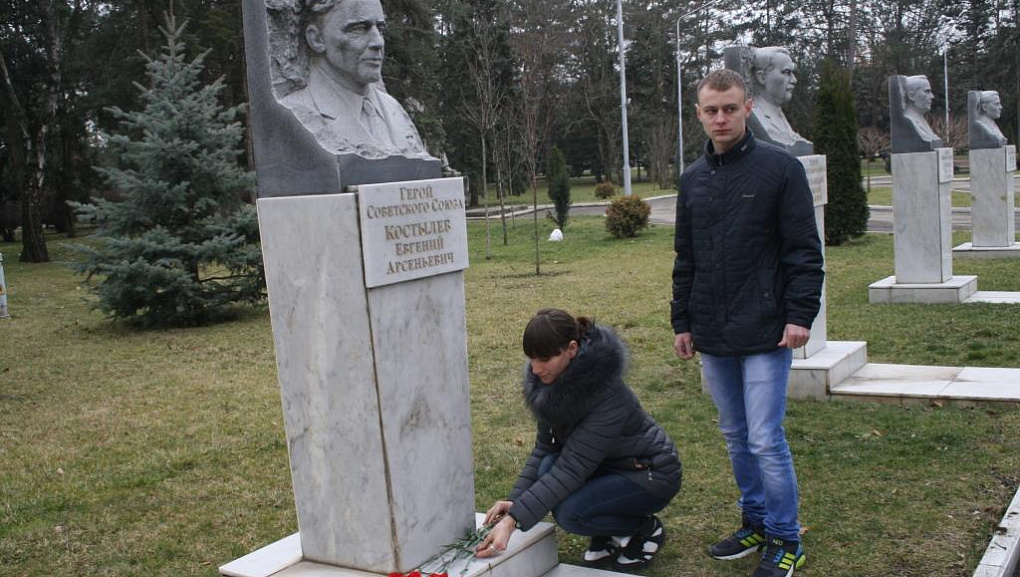 Дань памяти герою