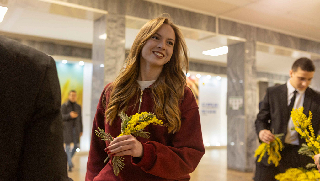 8 марта в КубГАУ: концерт и букеты мимозы для представительниц прекрасного пола!