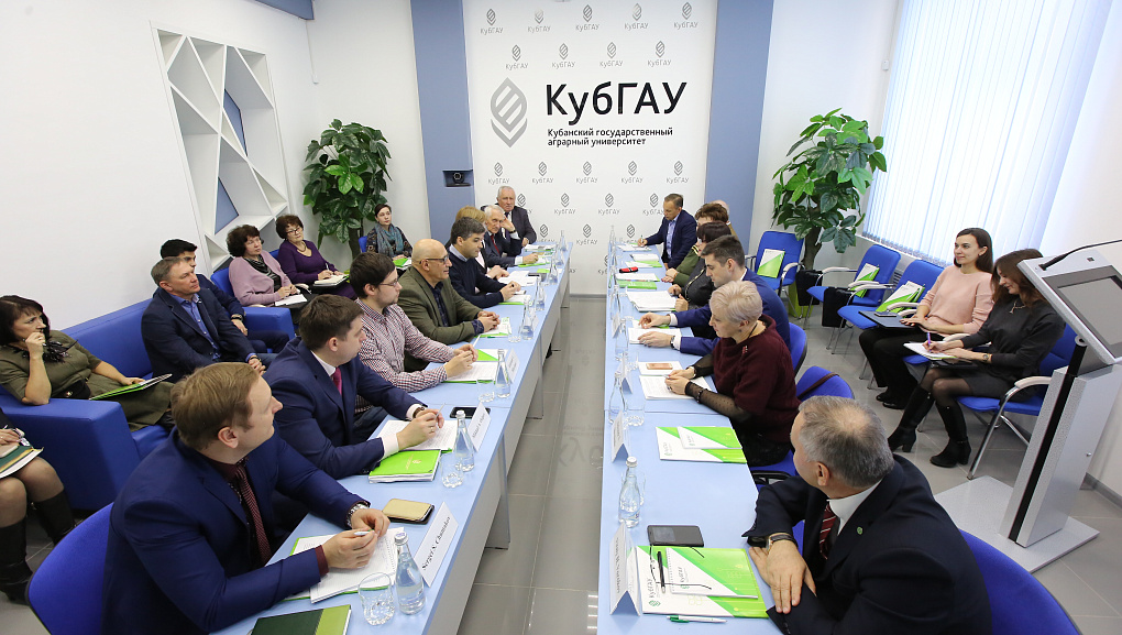 Strengthening Ties with Foreign Colleagues