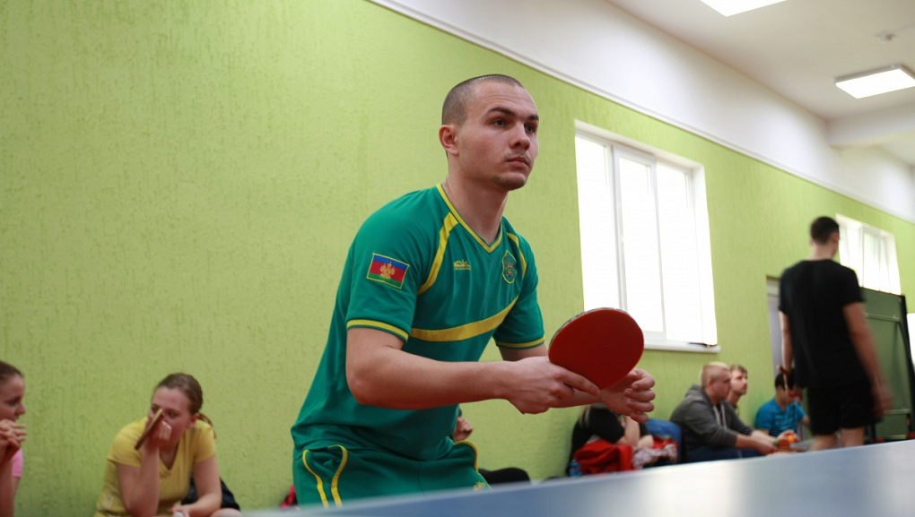 Чемпионы в  настольном теннисе