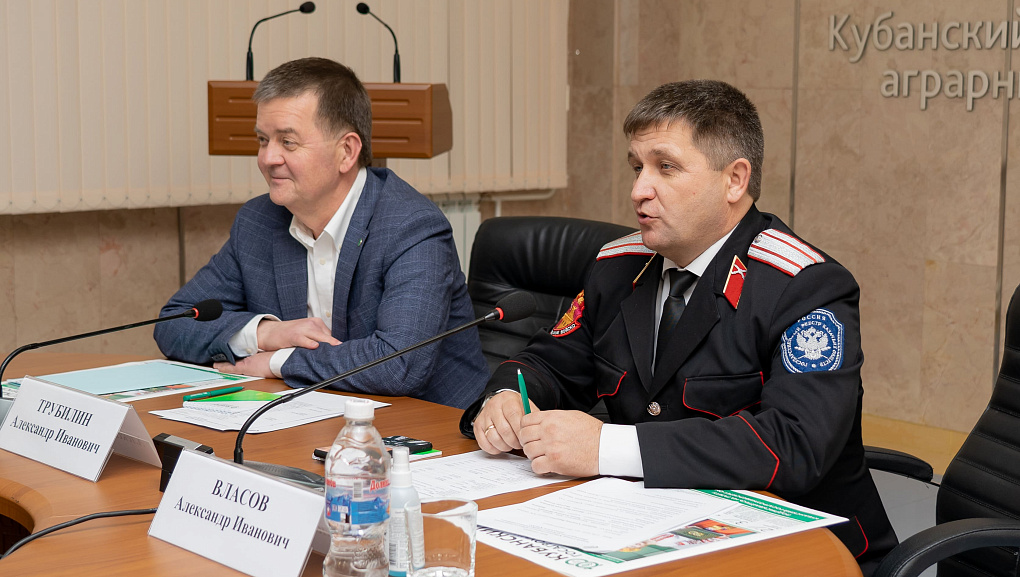 Атаман Кубанского казачьего войска встретился со студентами Кубанского ГАУ