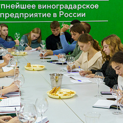 Студенты Кубанского ГАУ познакомились с новыми трендовыми технологиями виноделия
