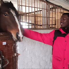 Путешествие иностранцев в конноспортивный клуб