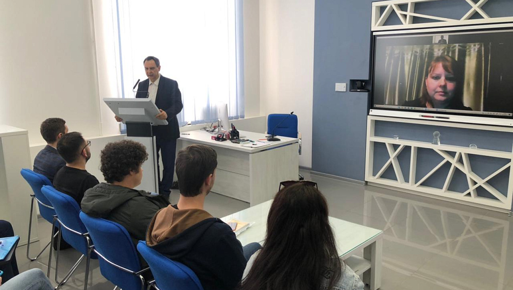 Чтение лекций зарубежными преподавателями