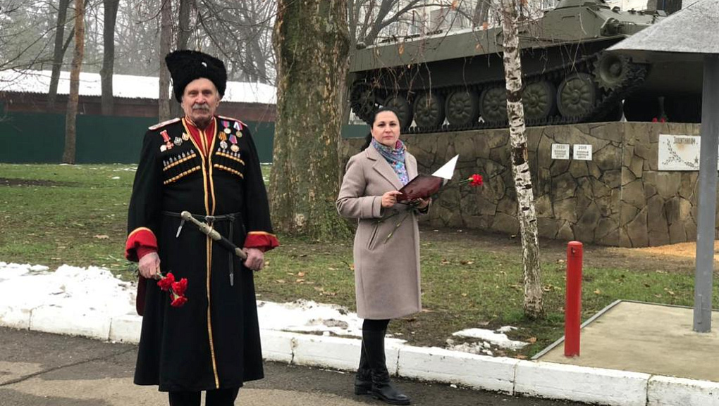 Торжественная церемония возложения цветов