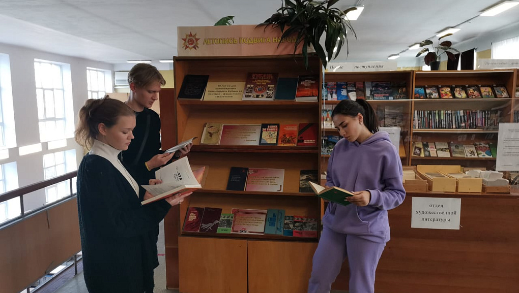 Книжная выставка «Летопись подвига народа»