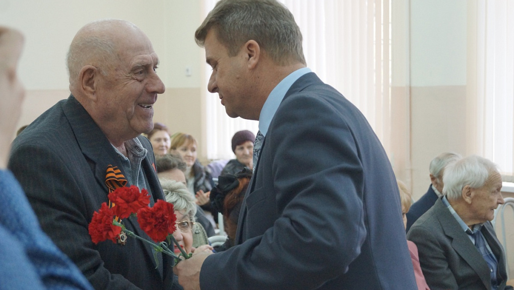 Поздравили ветеранов с заслуженными медалями