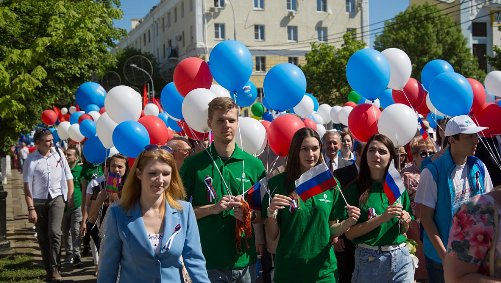 С первомаем!