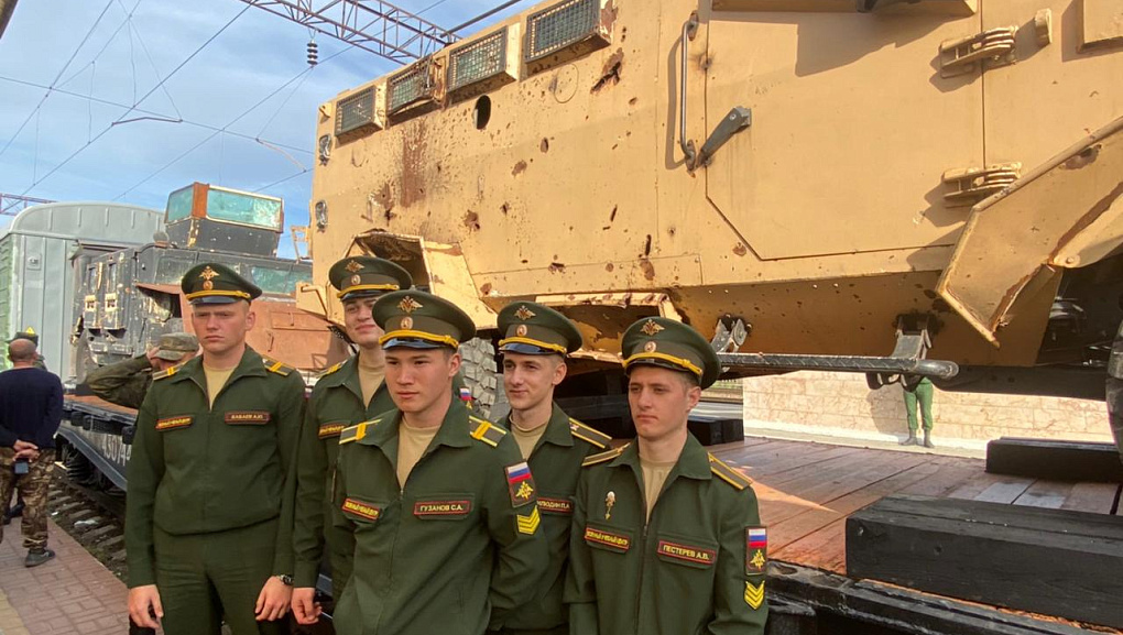 «Мы - армия страны! Мы - армия народа!» 